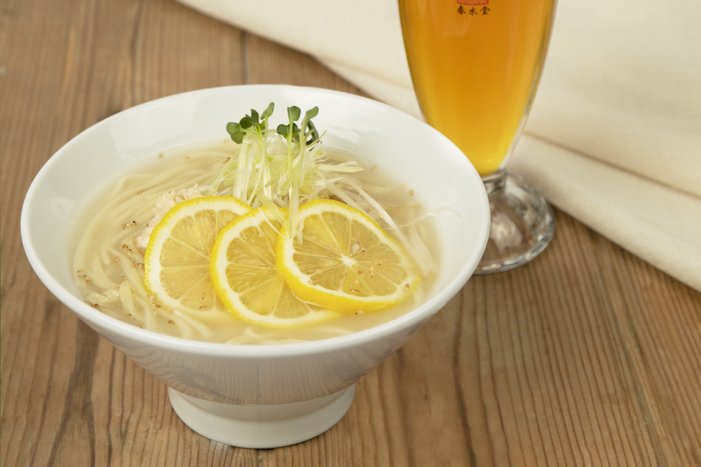 夏季限定「塩鶏レモンスープ涼麺」